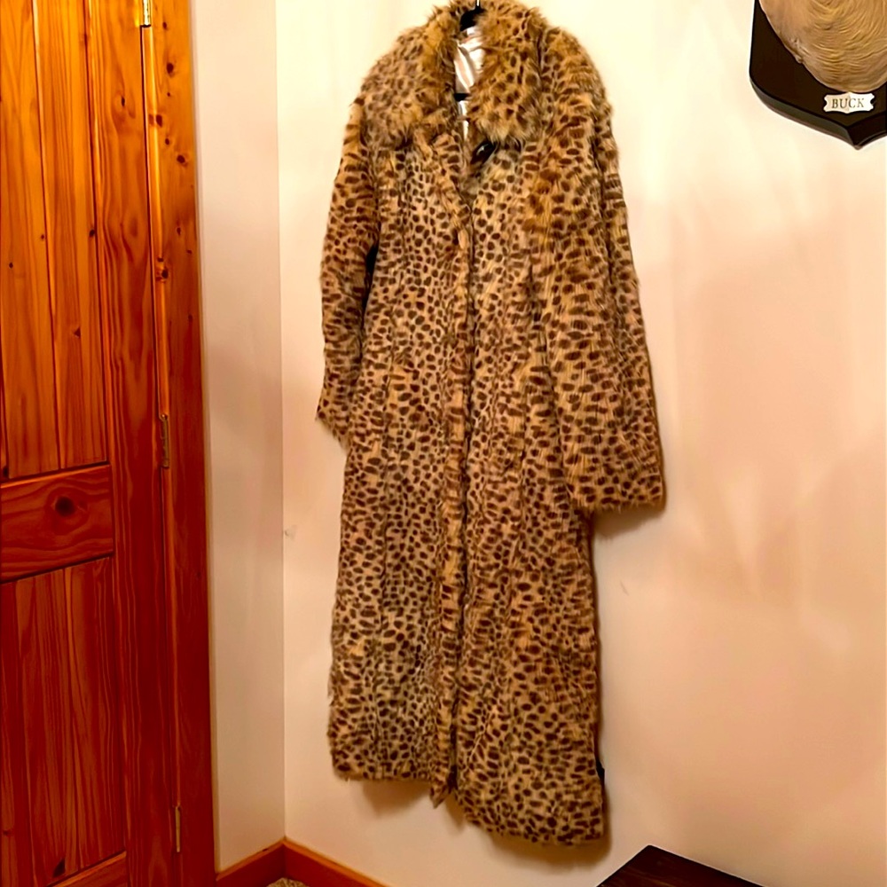 Jsabella’s Journey. Signature Collection. Cheetah, leopard Faux Fur Coat. L NWOT